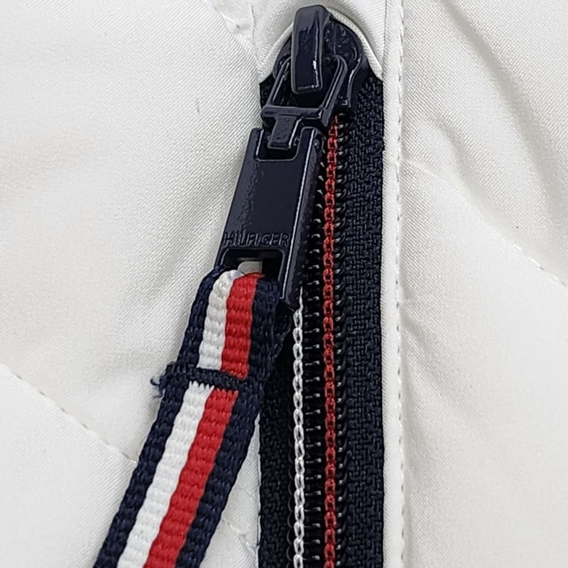 TOMMY HILFIGER 여성경량 패커블 후드패딩 점퍼 S 상품이미지3