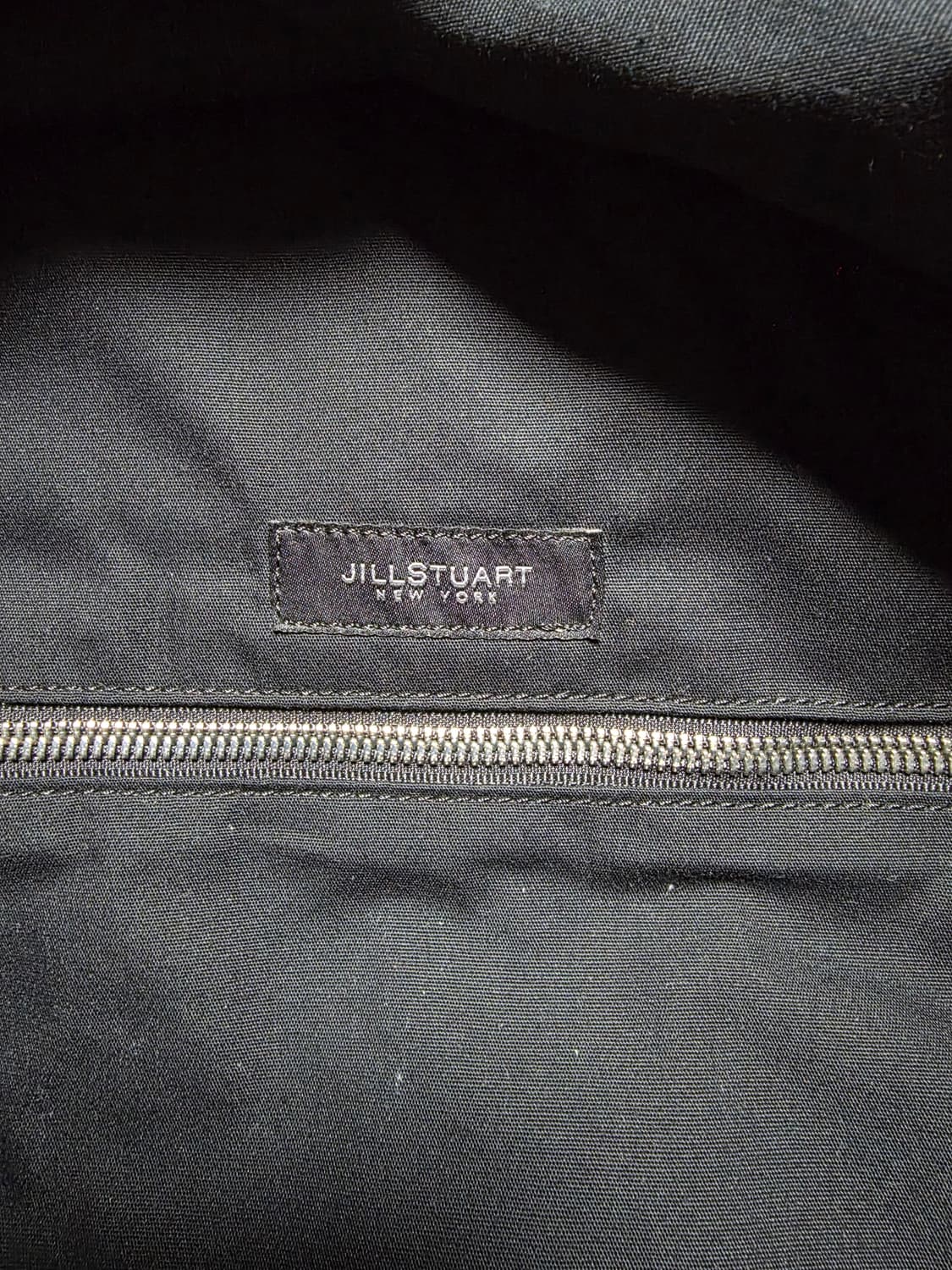 질스튜어트뉴욕 소가죽 나일론 백팩 남여공용
사이즈 28 38
상태 좋은편 상품이미지4