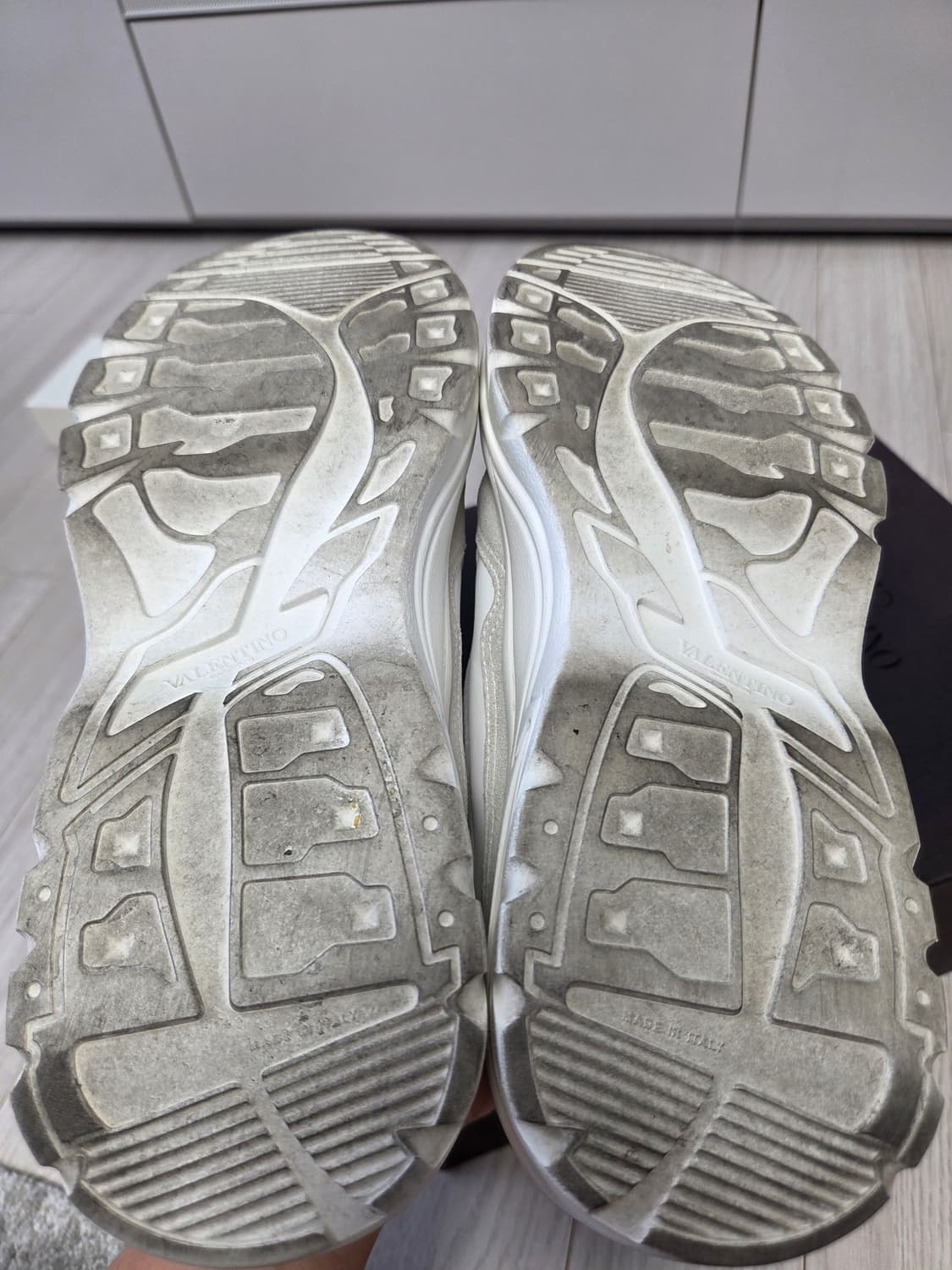 발렌티노 검보이 반시 화이트 스니커즈 상품이미지6