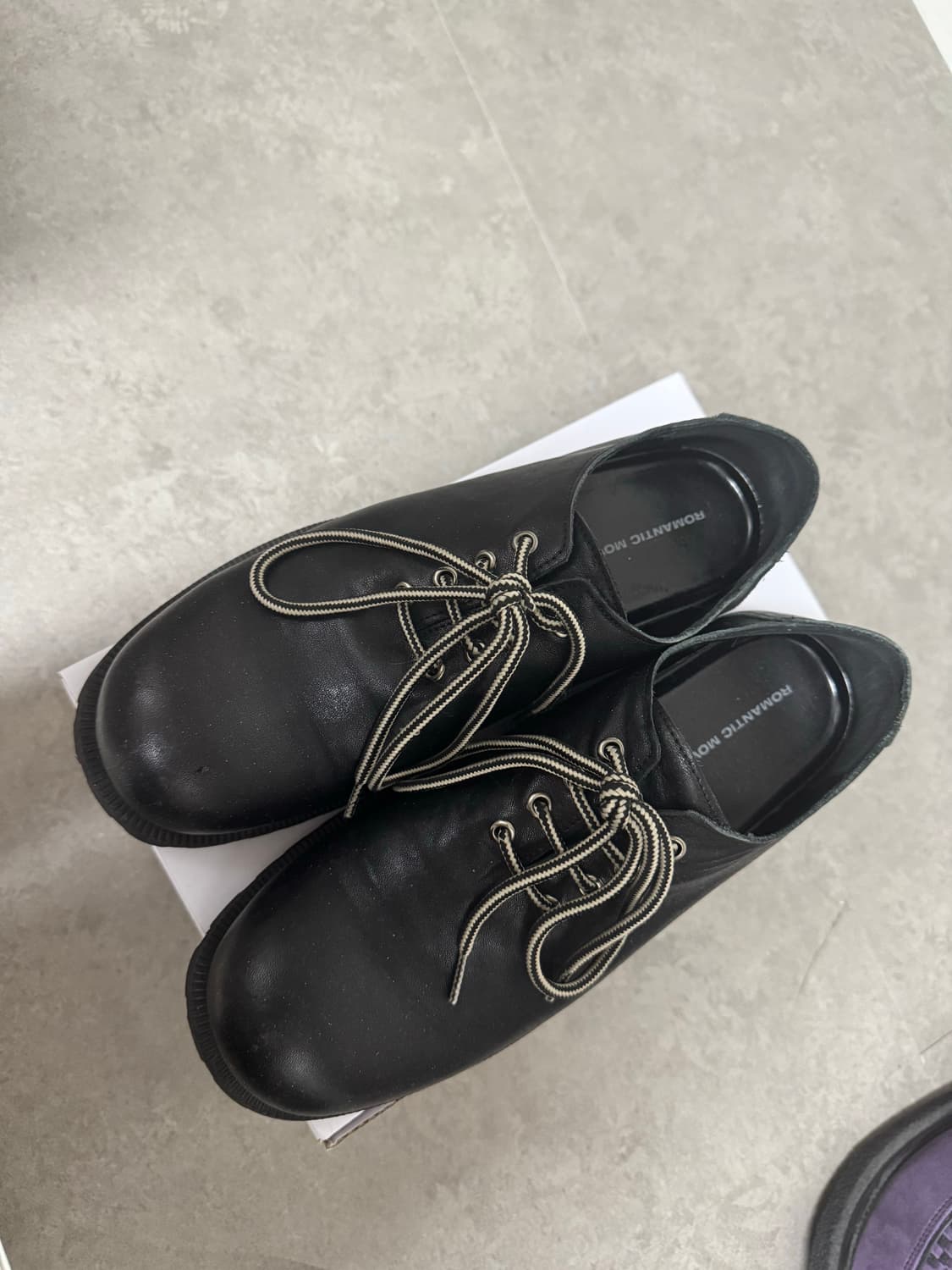 로맨틱무브 포그 필드 컨템포러리 더비 (제트블랙) <250> 상품이미지2