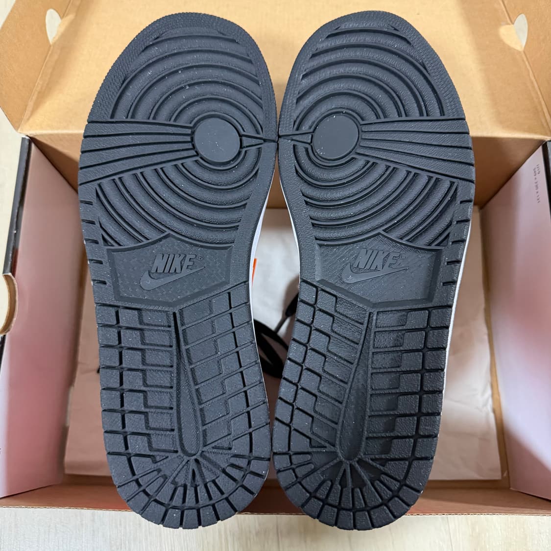 조던 1 레트로 맥스 오렌지 2009 275 상품이미지5