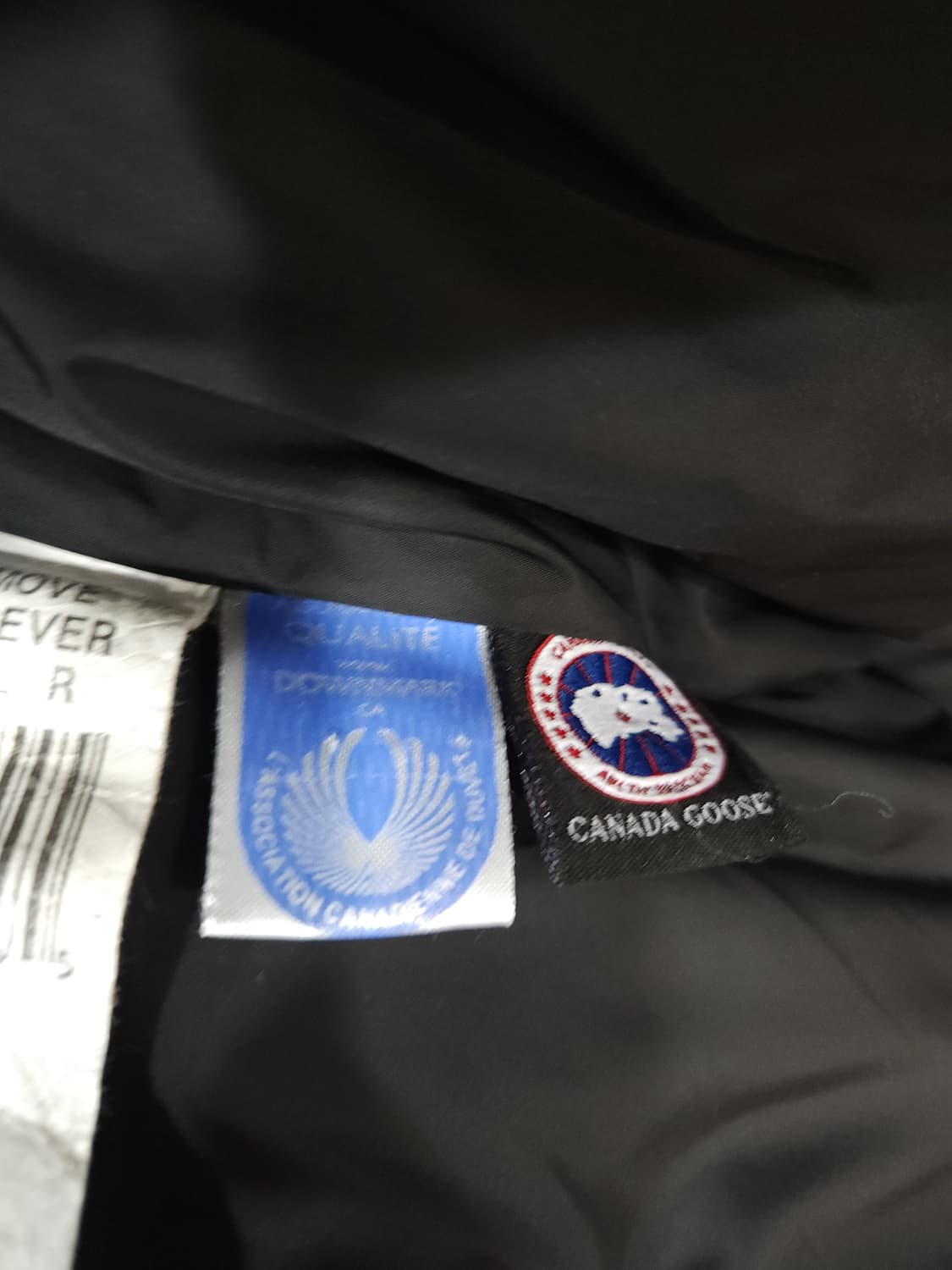 캐나다구스 몬테넬로 후드 다운 점퍼

 상품이미지7