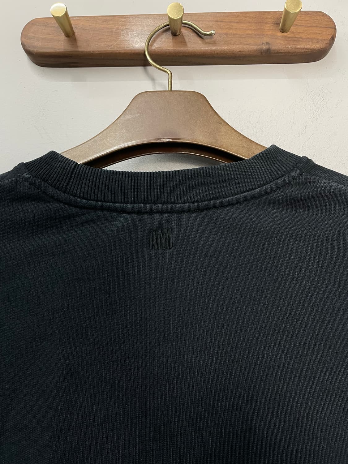 아미 하트로고 블랙 맨투맨 H1893 상품이미지8