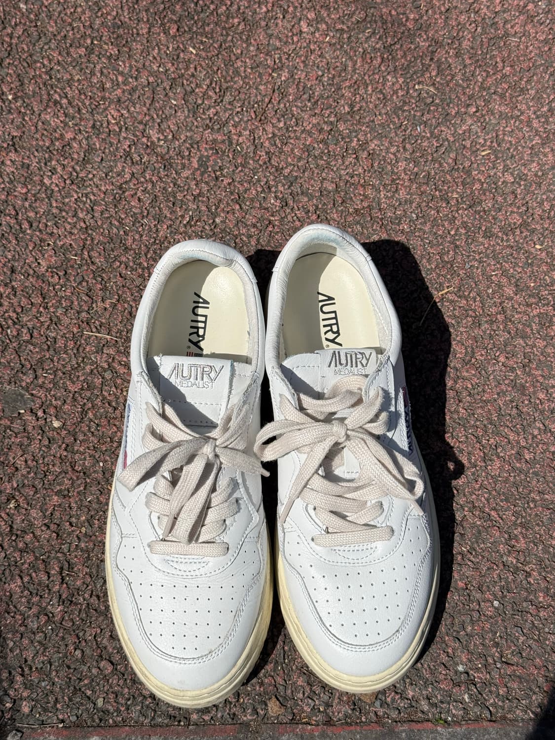 오트리 메달리스트 로우 레더 스니커즈 화이트 상품이미지2