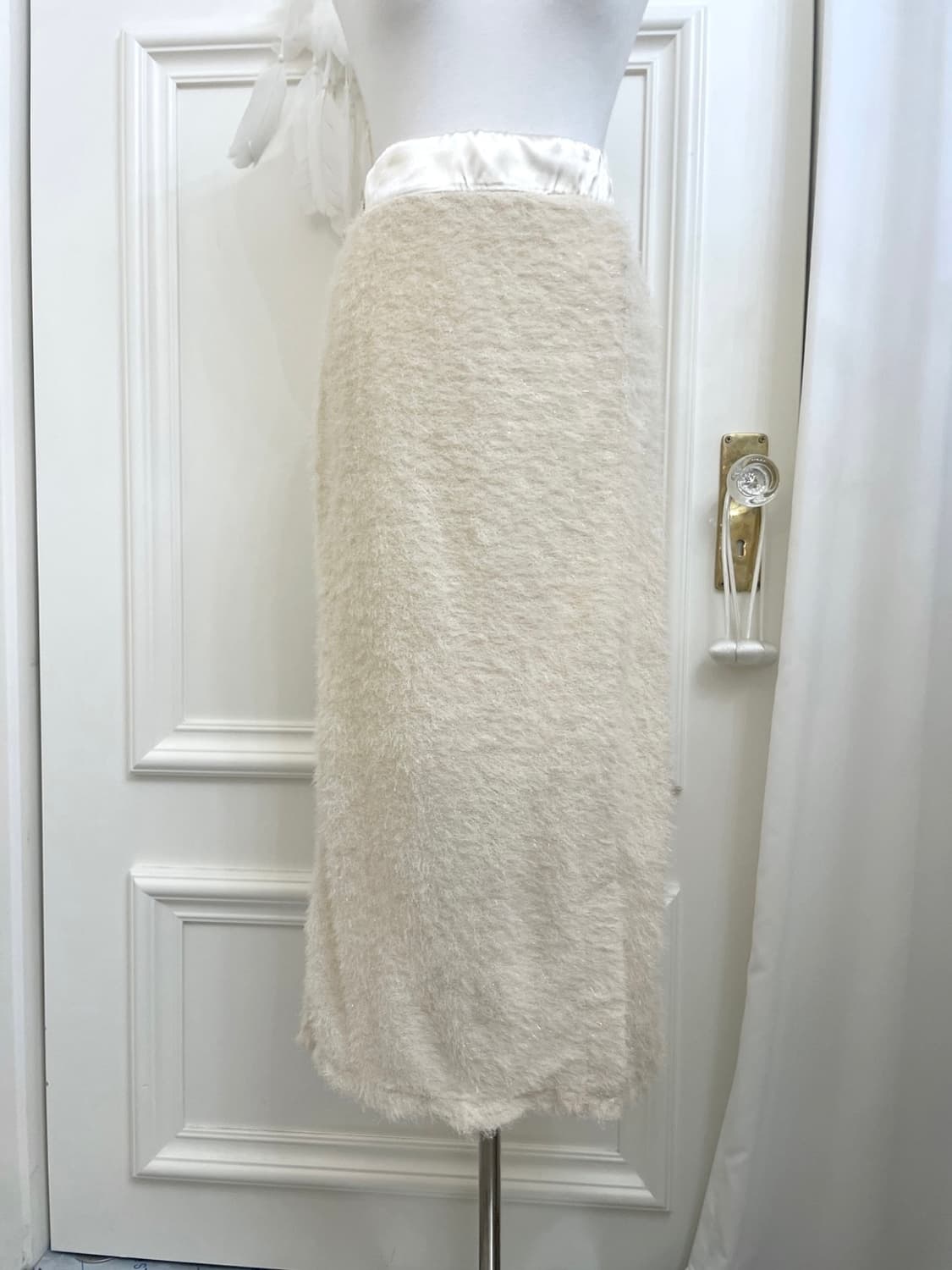 ivory fur glitter slit point long bandin 상품이미지5