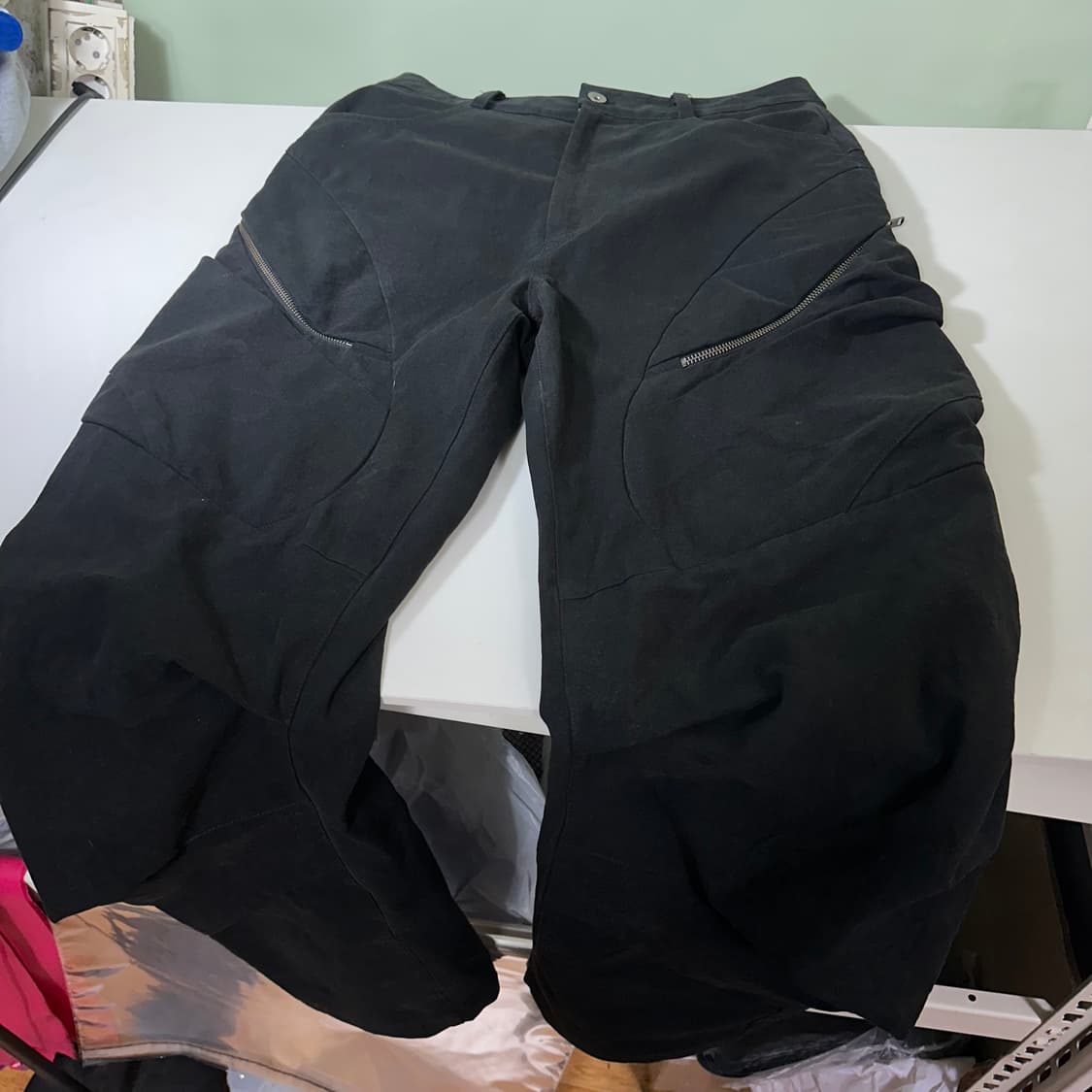 2 M DIFFERNTIS 블랙 커브드 드레이프팬츠 상품이미지2