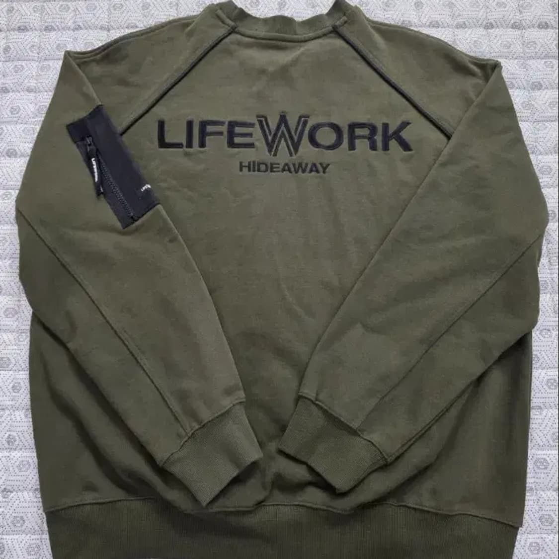 라이프워크 카키색 맨투맨 100 상품이미지1