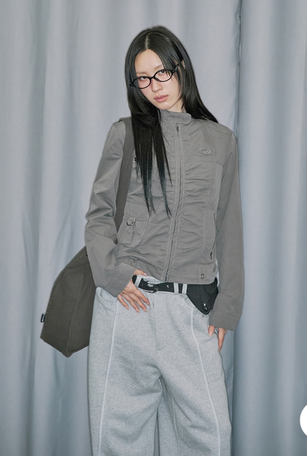 오드스튜디오 시그니처 셔링 코튼 바이커 자켓 챠콜 상품이미지2