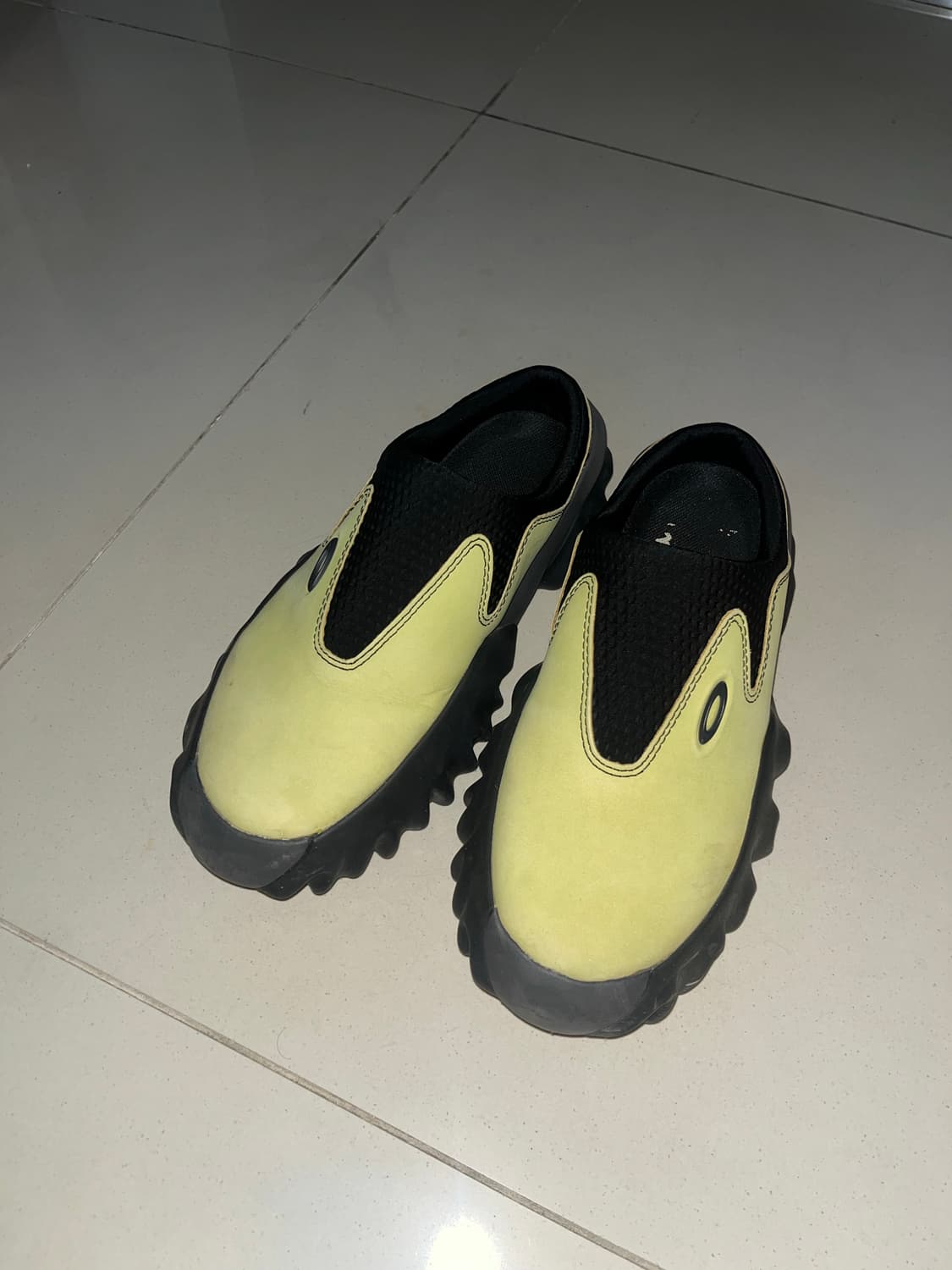 230 오클리 팩토리 팀 스웨이드 찹 쏘우 뮬 셀러리 블랙 상품이미지2