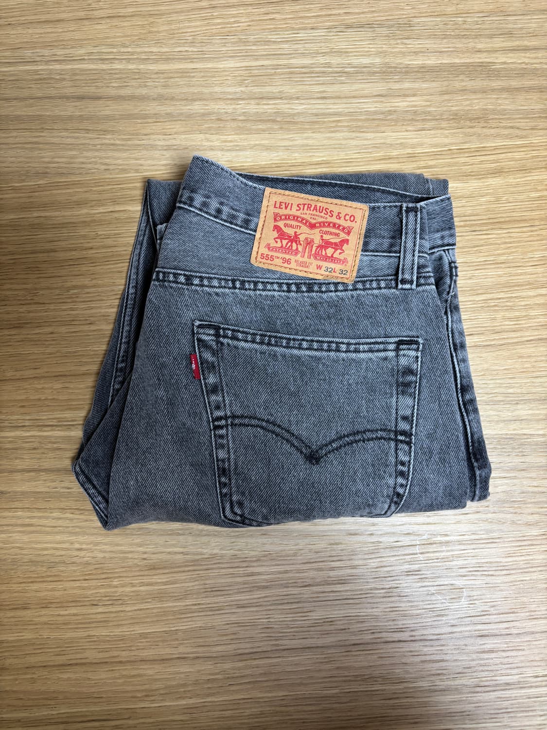 555 32x32 리바이스 릴렉스 스트레이트 그레이 진 상품이미지1