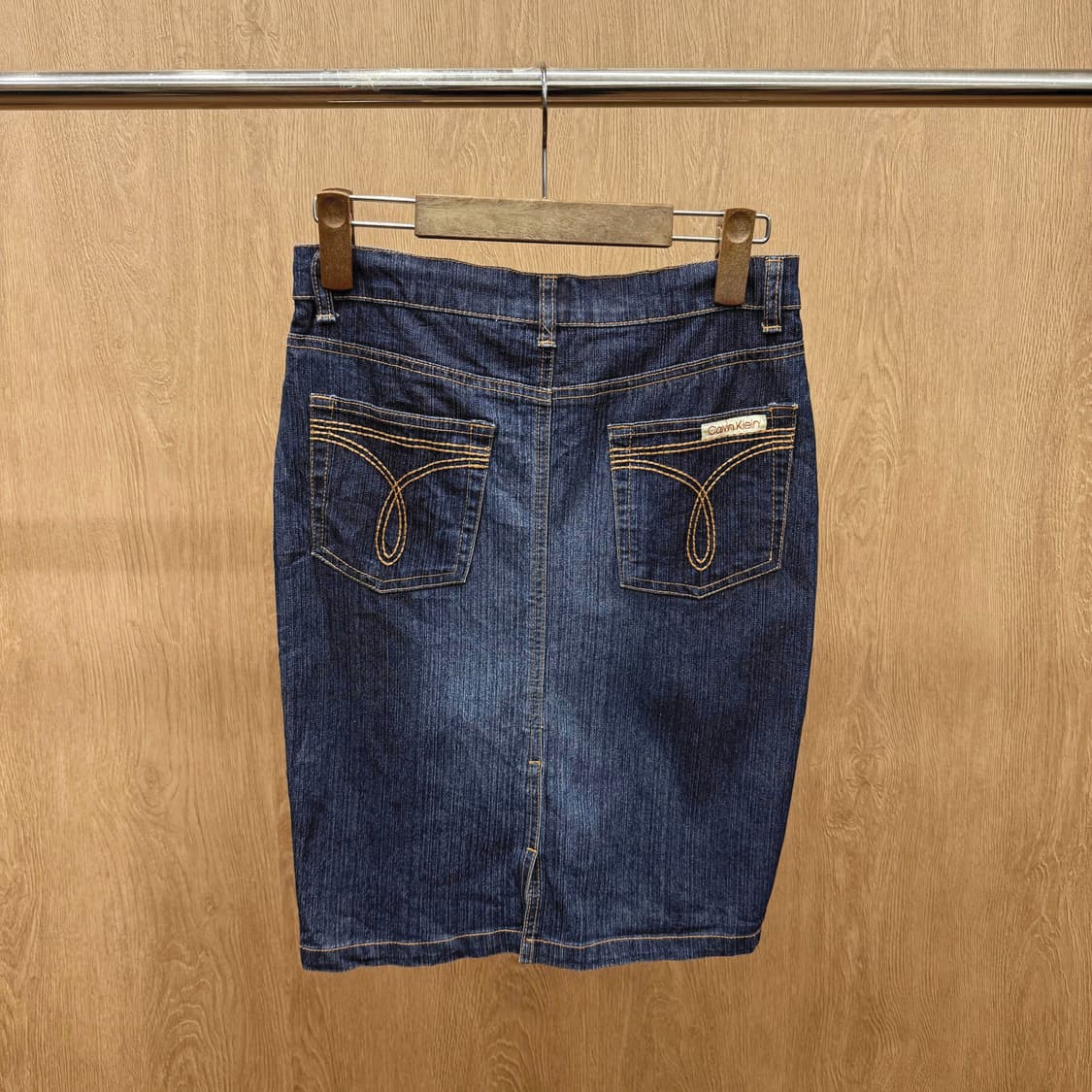 캘빈클라인 진스 워싱 데님 미디 스커트 포켓 스티치 디테일 인디고 블루 상품이미지3