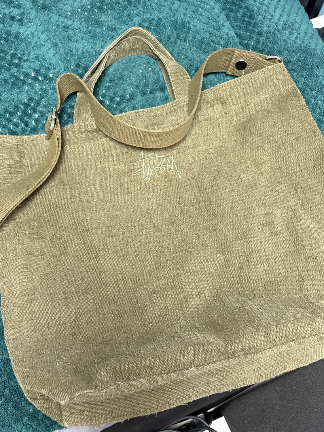 스투시 니들 펀치 크로스바디백 올리브 상품이미지1