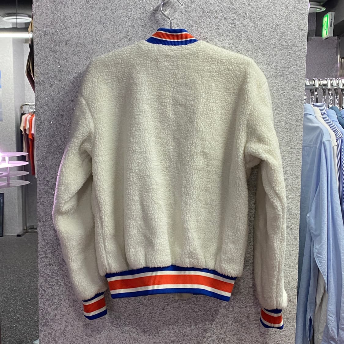 뉴에라 화이트 배색 쉐르파 버튼 자켓 B3188 상품이미지3