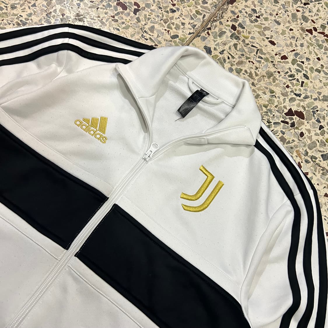 아디디스(ADIDAS) 유벤투스 화이트 져지 상품이미지2