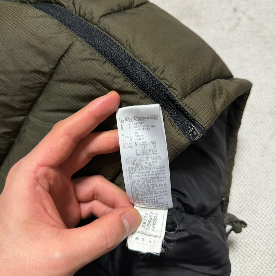 아디다스 카키 패딩 조끼 상품이미지4