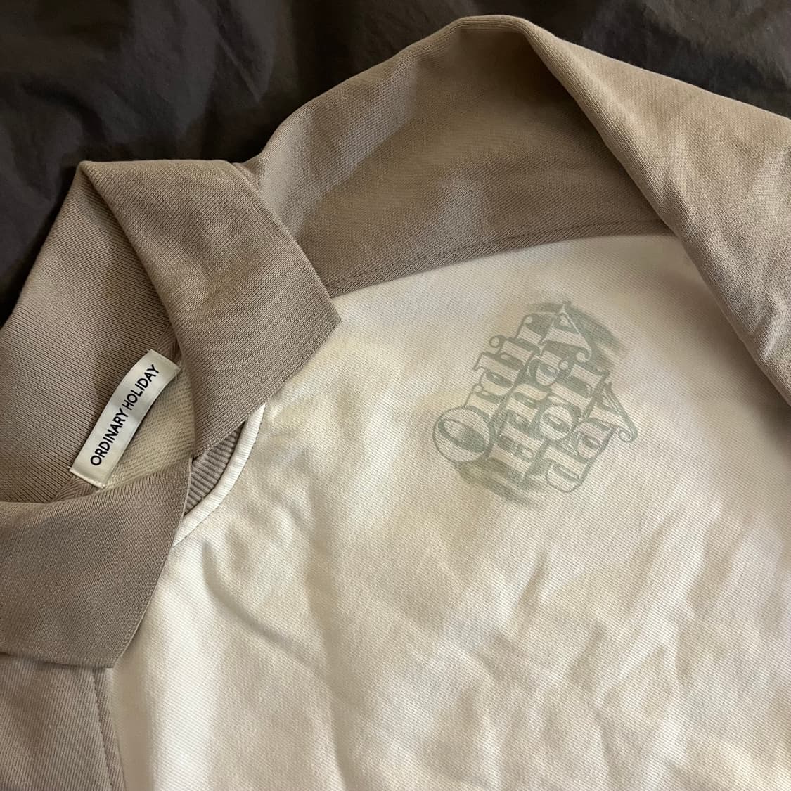 오디너리 홀리데이 레글런 카라 오버핏 맨투맨 (미착용) 상품이미지3