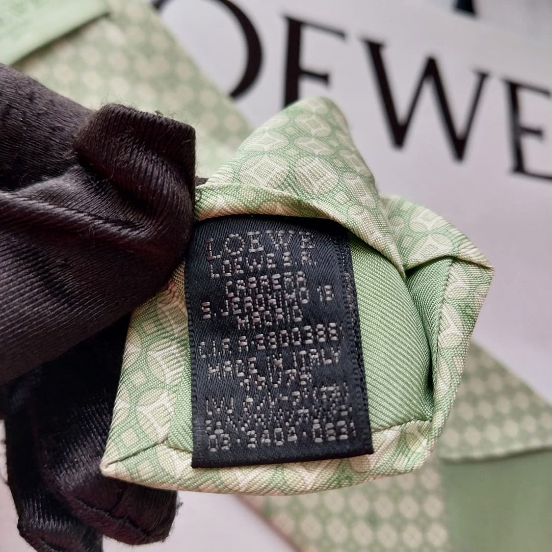 로에베 실크 라임 로고 패턴 넥타이 A+~A등급 8.9cm K1614
 상품이미지10