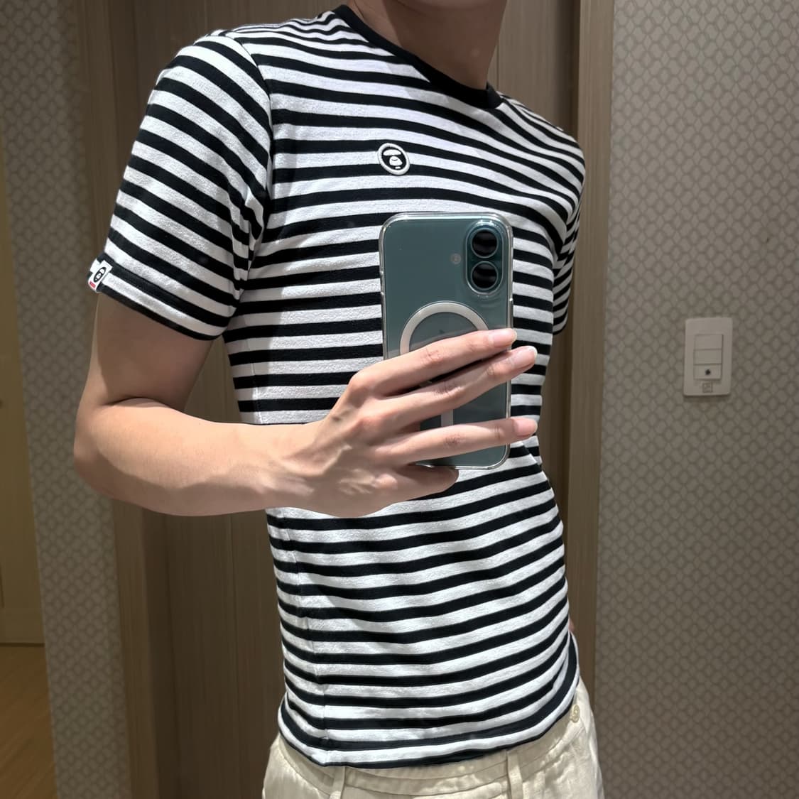 [S] 에이프(AAPE) 미니 문페이스 자수 스트라이프 반팔 티셔츠 상품이미지1