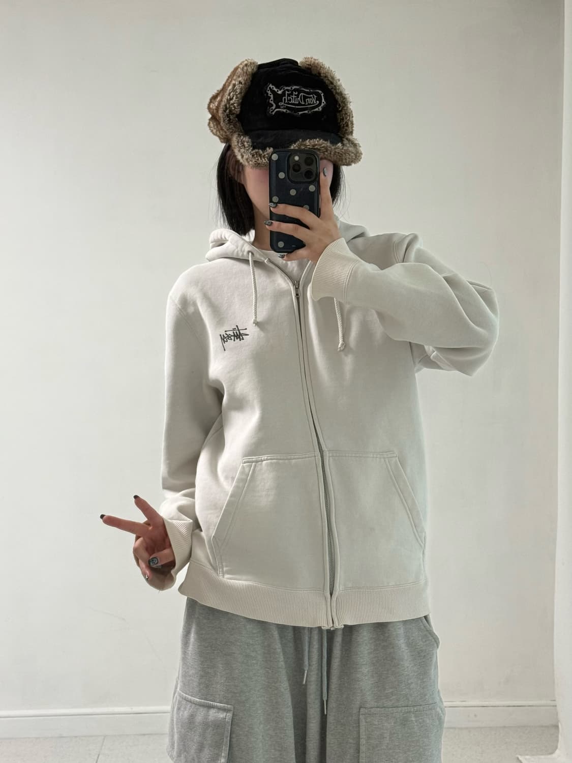 스투시 아이보리 로고 후드집업 상품이미지4