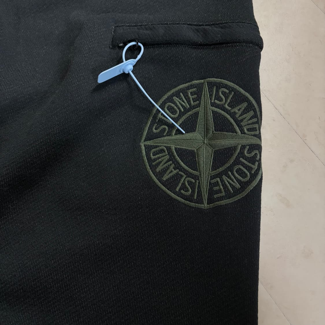 새상품(L)스톤아일랜드 자수로고 스웨트 조거 팬츠 다크그린 상품이미지2