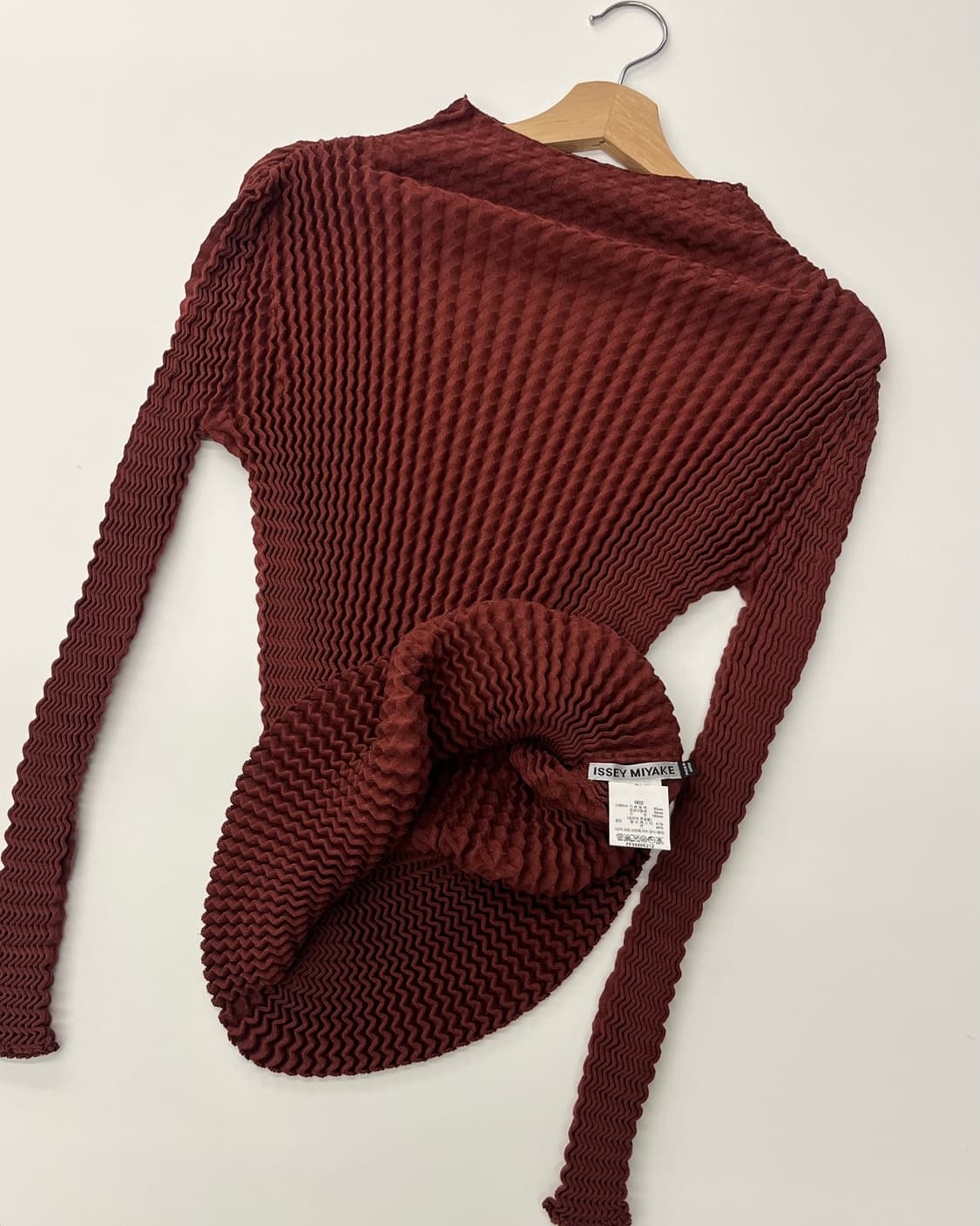 IsseyMiyake 이세이미야케 23FW 모크넥 플리츠 슬리브 상품이미지1