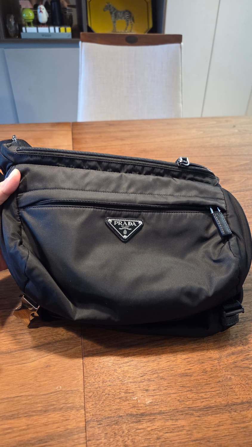 프라다 바이커백팝니다. 상품이미지1