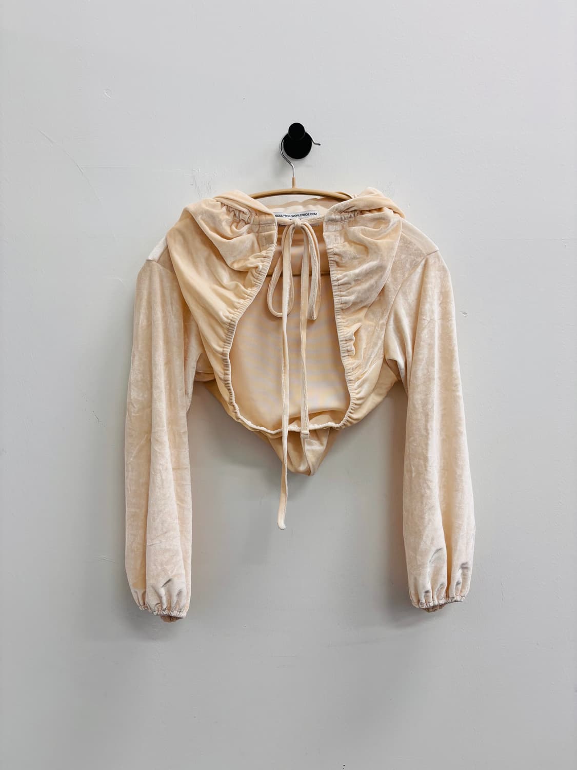 스컬프터(SCULPTOR) 벨벳 셔링 후드 볼레로 크롭 탑 아이보리 상품이미지2