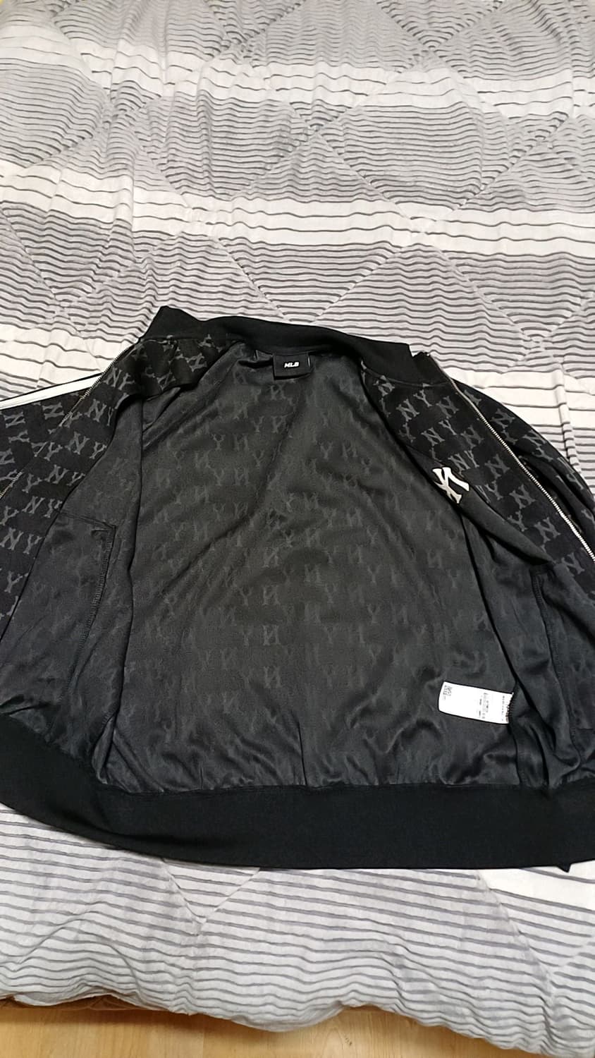 MLB 오버핏 모노그램저지 남녀공용95 가슴58 기장66 상품이미지4