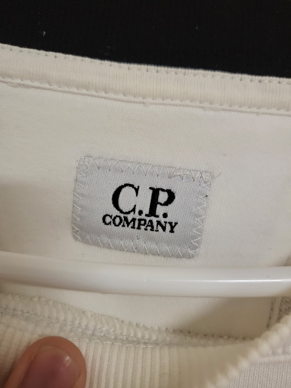 Cp컴퍼니 맨투맨 23fw 화이트 xxl 상품이미지4