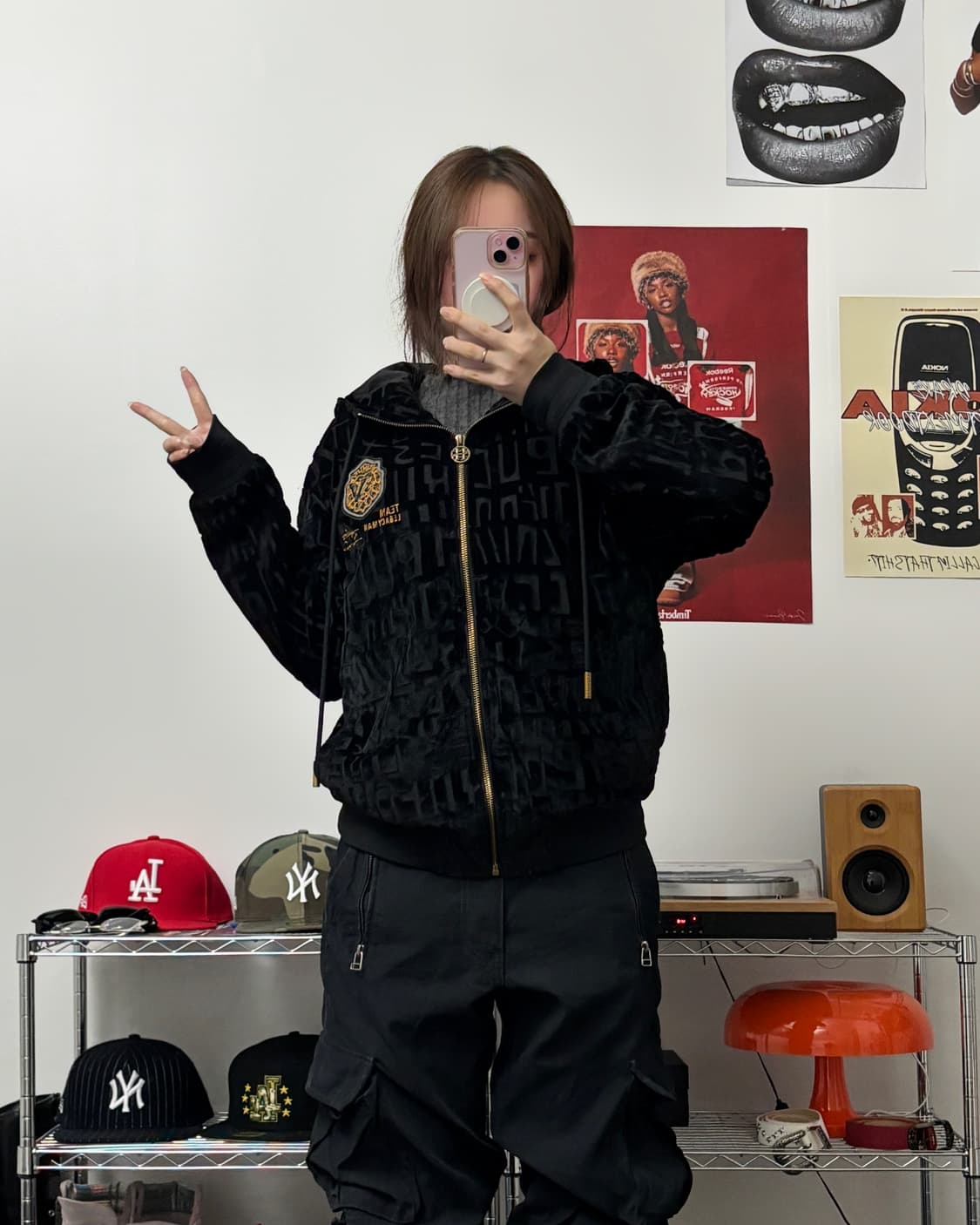 올드 빈티지 레터링 벨벳 후드집업 블랙 상품이미지4