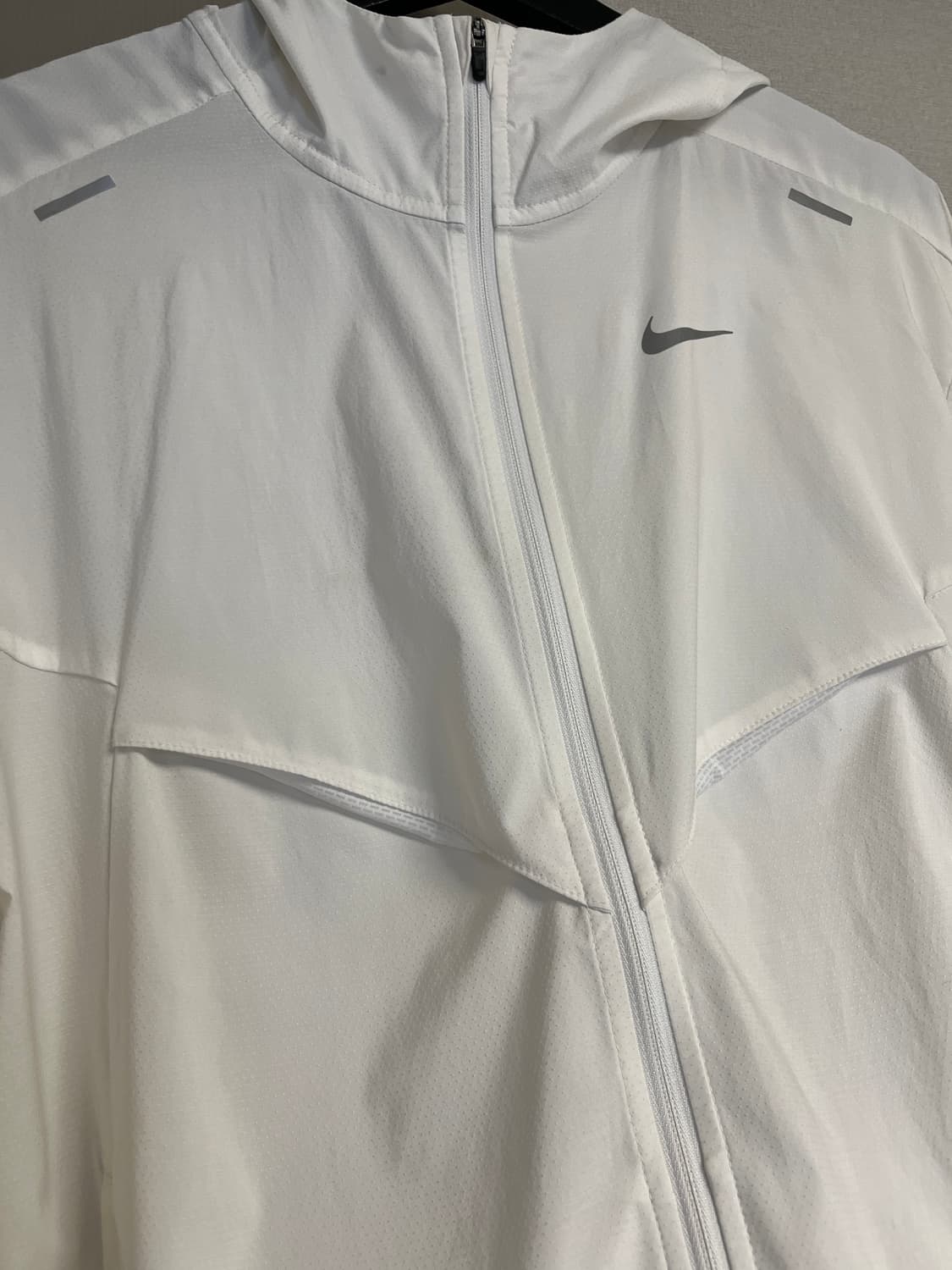 나이키 화이트 러닝 바람막이 L 상품이미지2