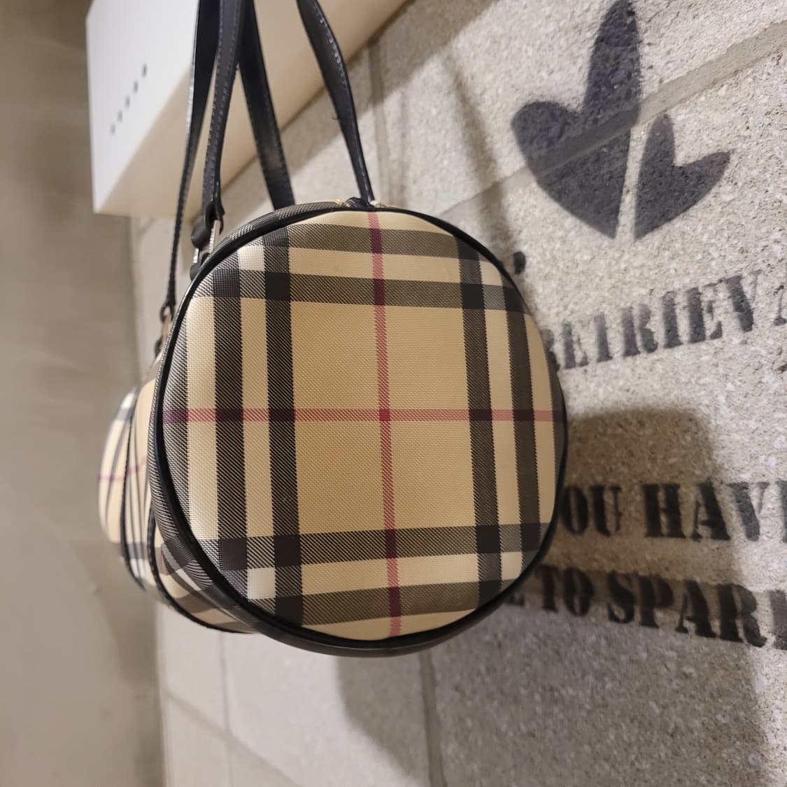 버버리 노바체크 원통 토트백 상품이미지3