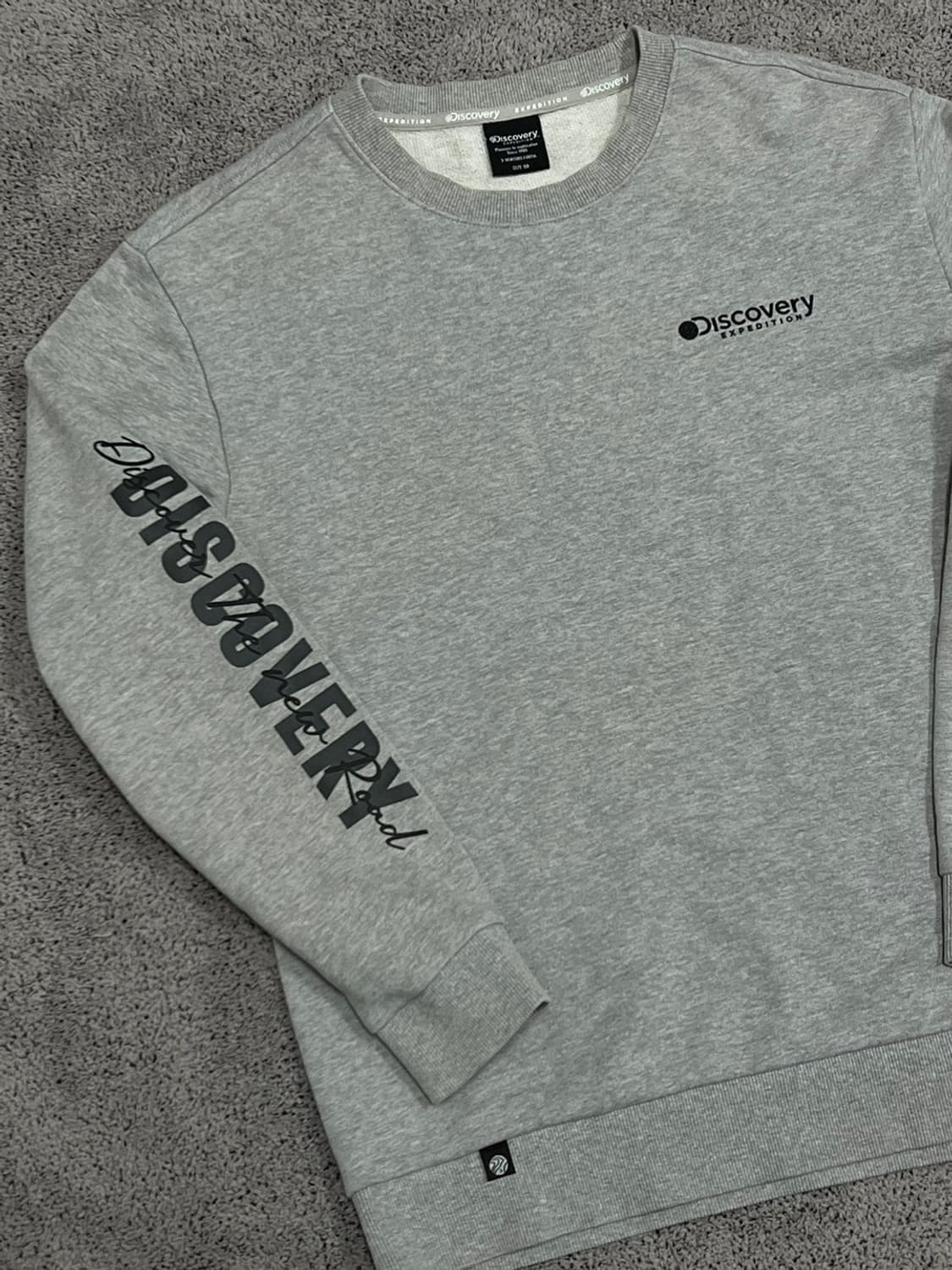 (90) 디스커버리 맨투맨 그레이 상품이미지2