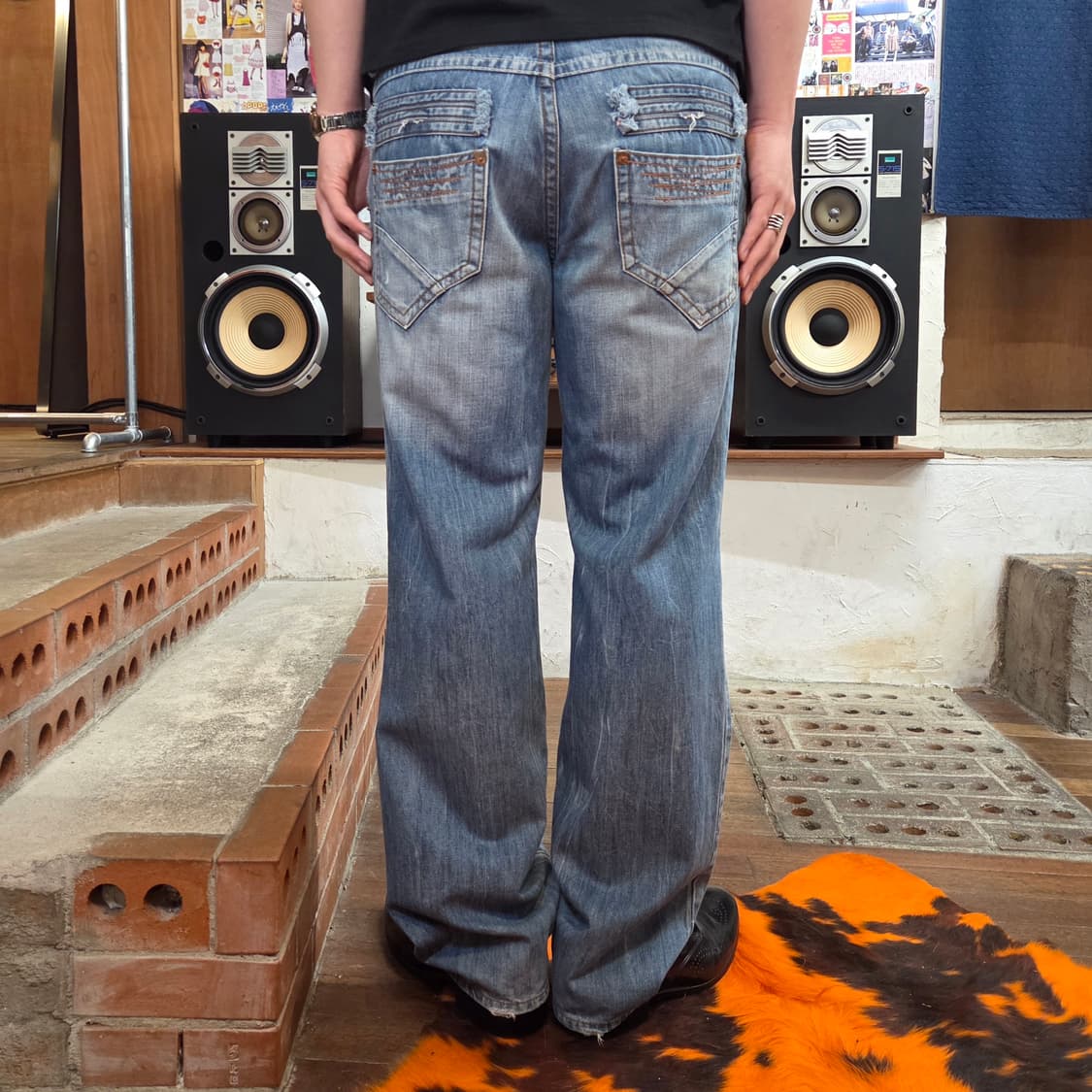 백포켓 데미지 포인트 연청 워싱 데님 팬츠 상품이미지1