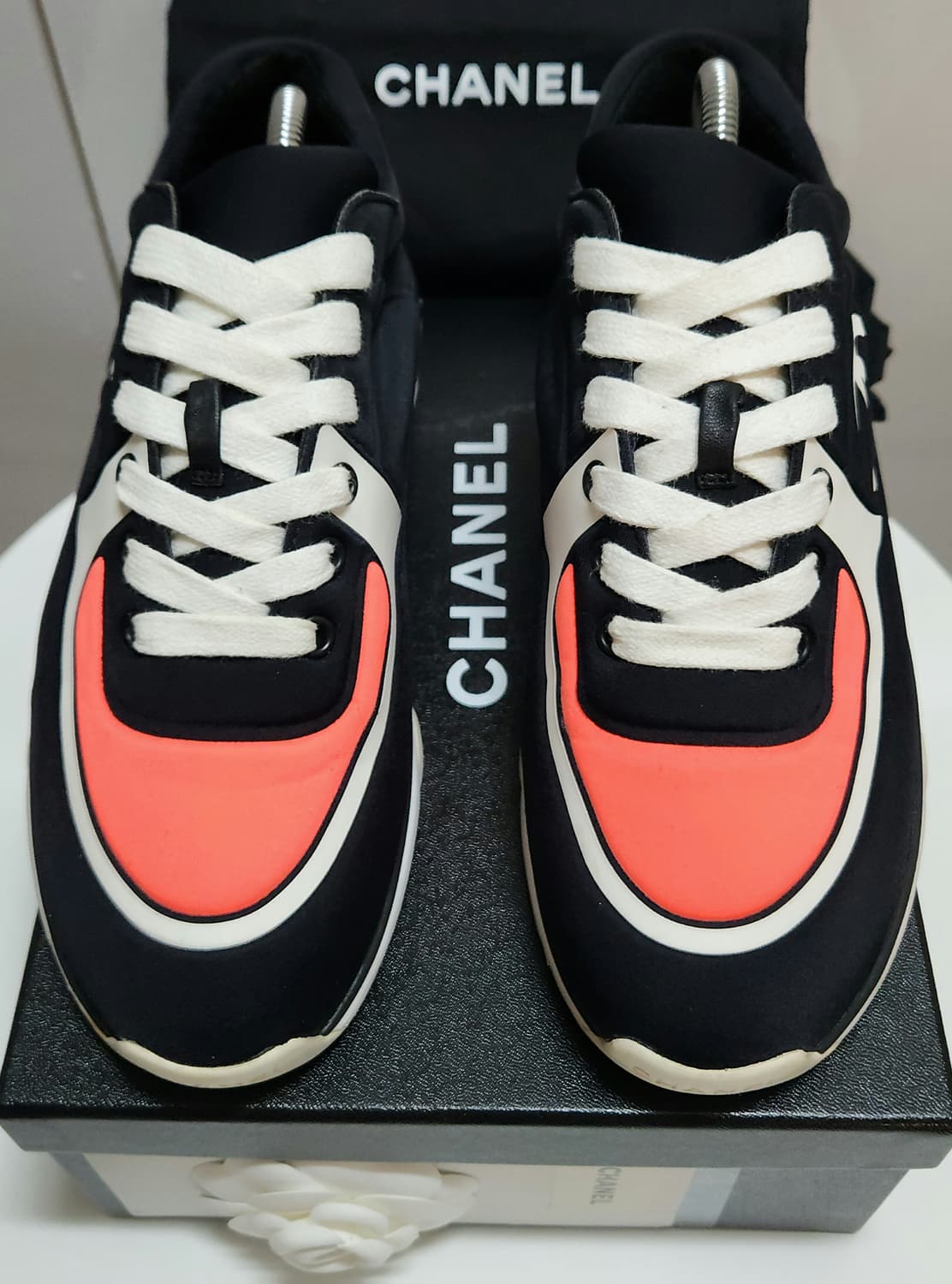 [정품]샤넬 스니커즈 운동화 CC로고 로우탑 블랙/화이트/오렌지 36.5 상품이미지1