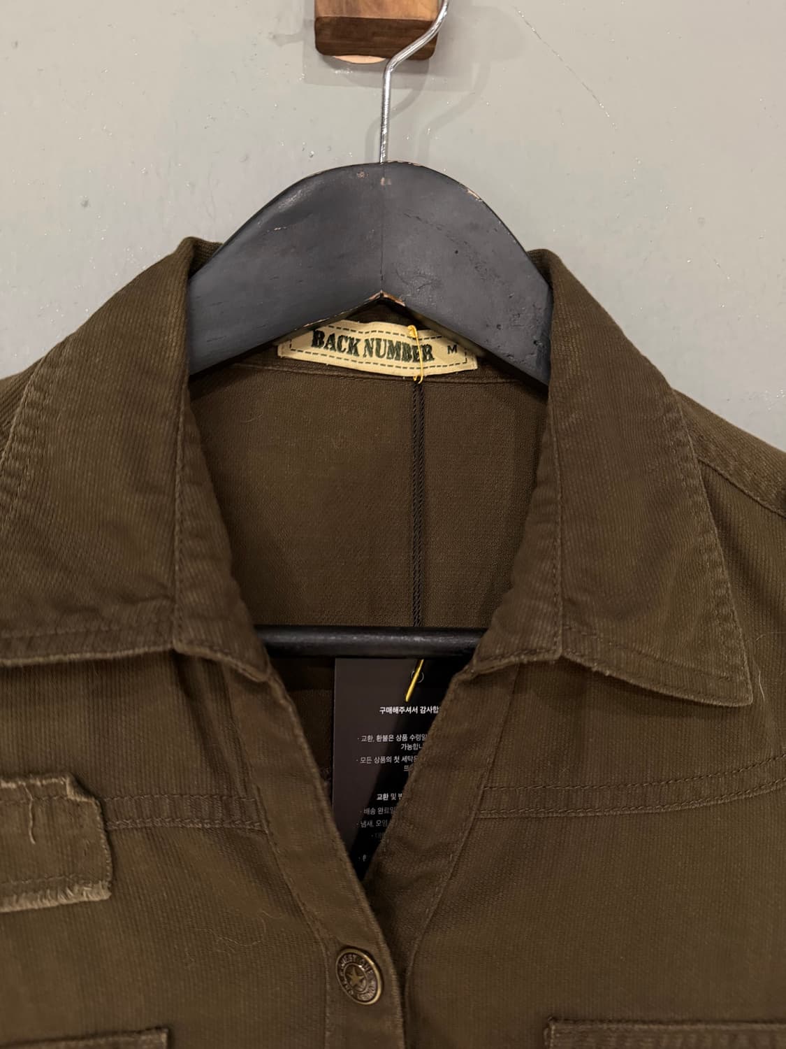 back number v-neck pocket shirt 상품이미지9