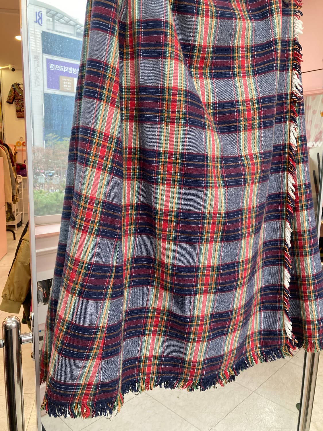 울 100% 네이비 체크 랩스커트 상품이미지4