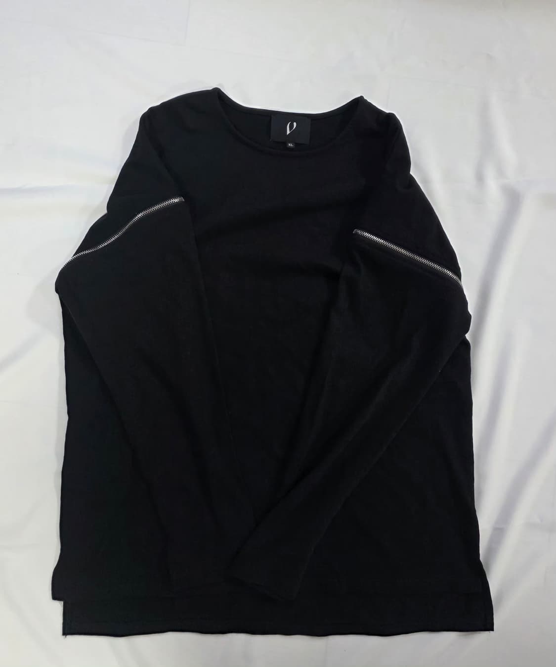 [Vibrate] 메탈 숄더 지퍼 롱슬리브 상품이미지1