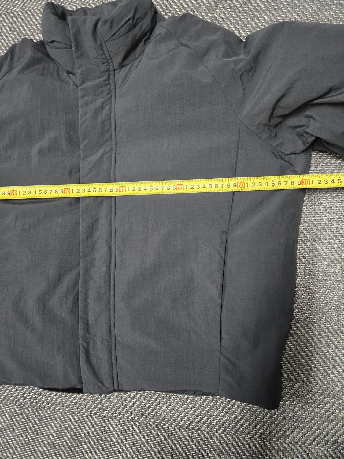 일꼬르소  미니멀 숏 다운 점퍼 블랙 오버핏패딩 상품이미지8