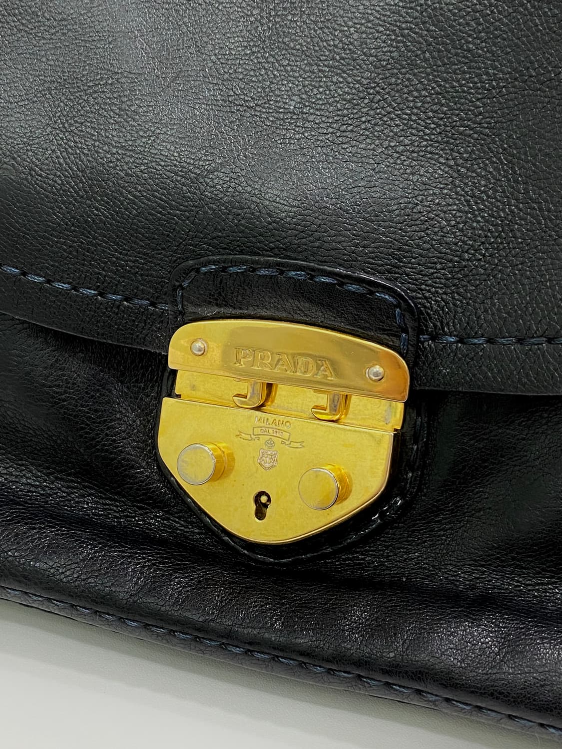 프라다 금장 체인 숄더백 상품이미지5