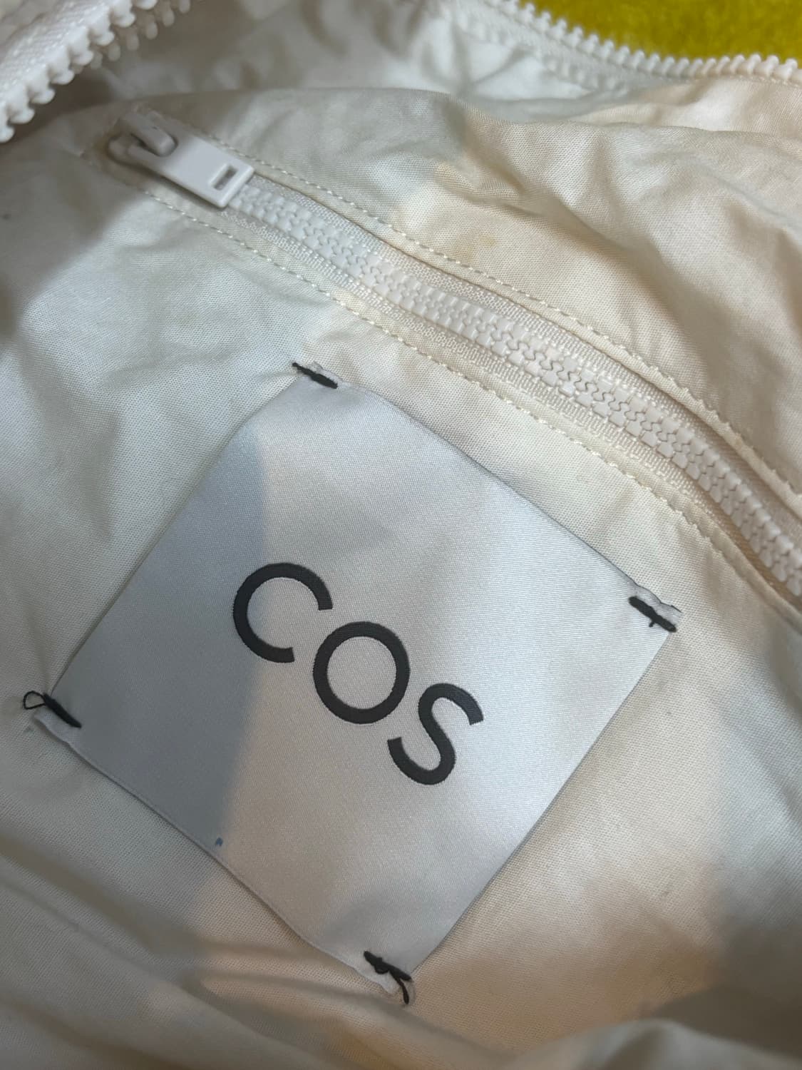 COS 구름백 퀼티드백 오버사이즈 크림 화이트 상품이미지7