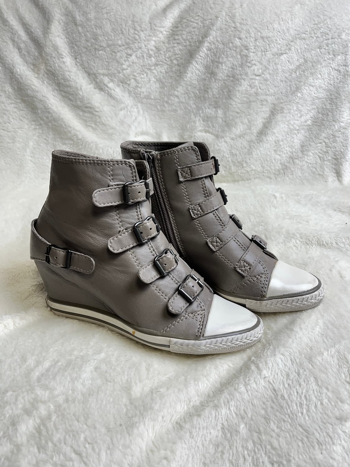 [35] 아쉬 스터드 레더 웨지힐 스니커즈 || ASH 220-225 상품이미지1