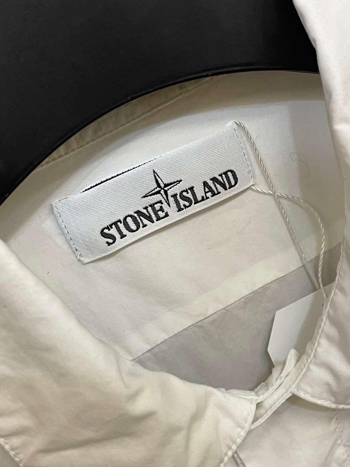 스톤 아일랜드 자수 로고 화이트 셔츠 상품이미지7