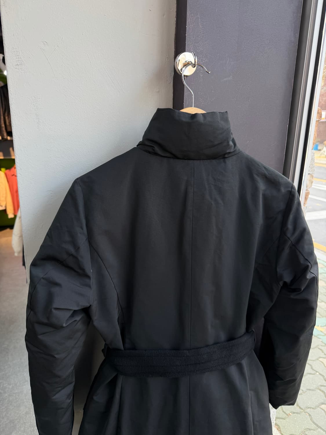 82/ 오브제 23FW 금장버튼 구스 패딩코트 상품이미지7