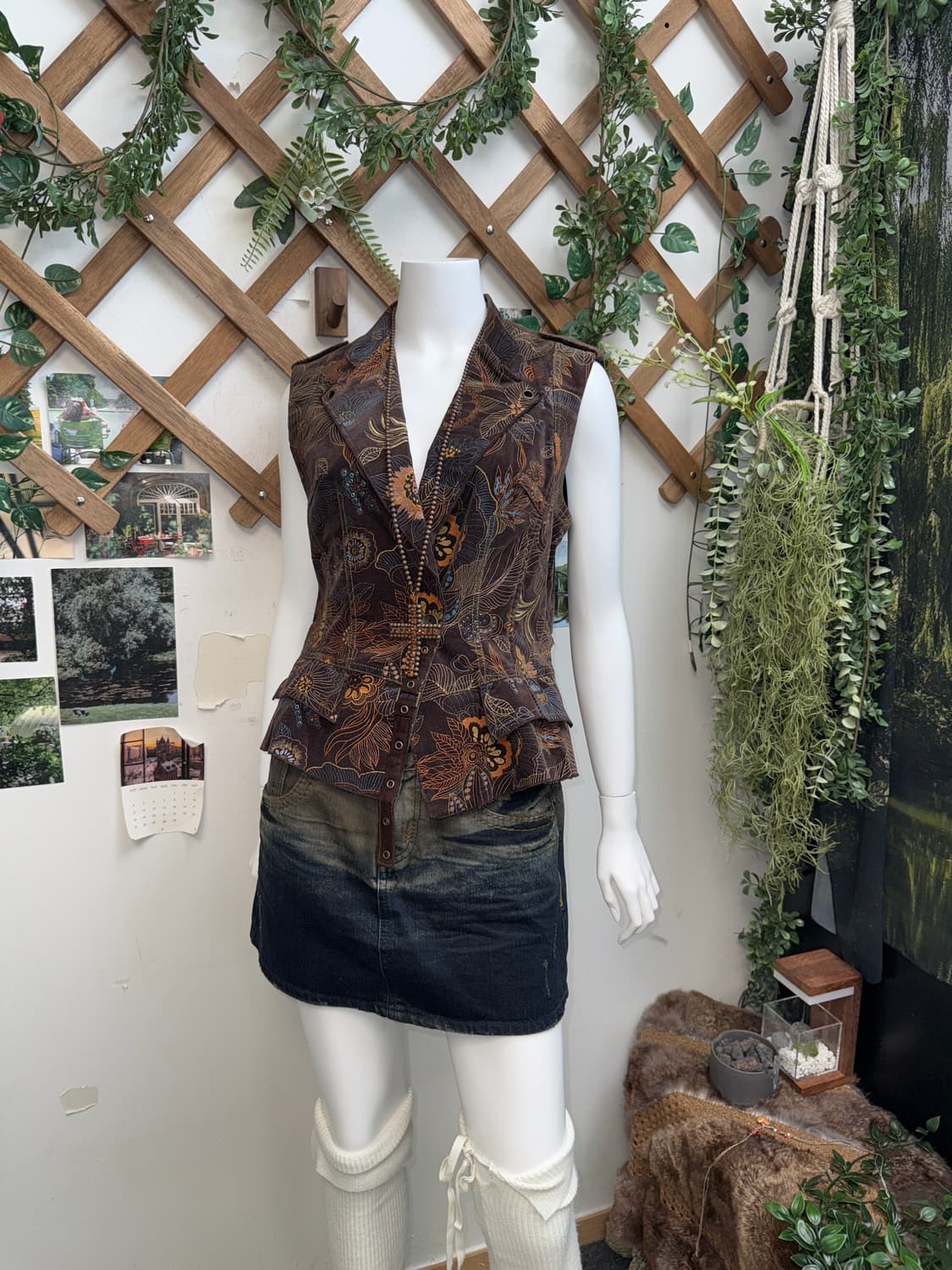 Dark brown oriental floral velvet vest 상품이미지4