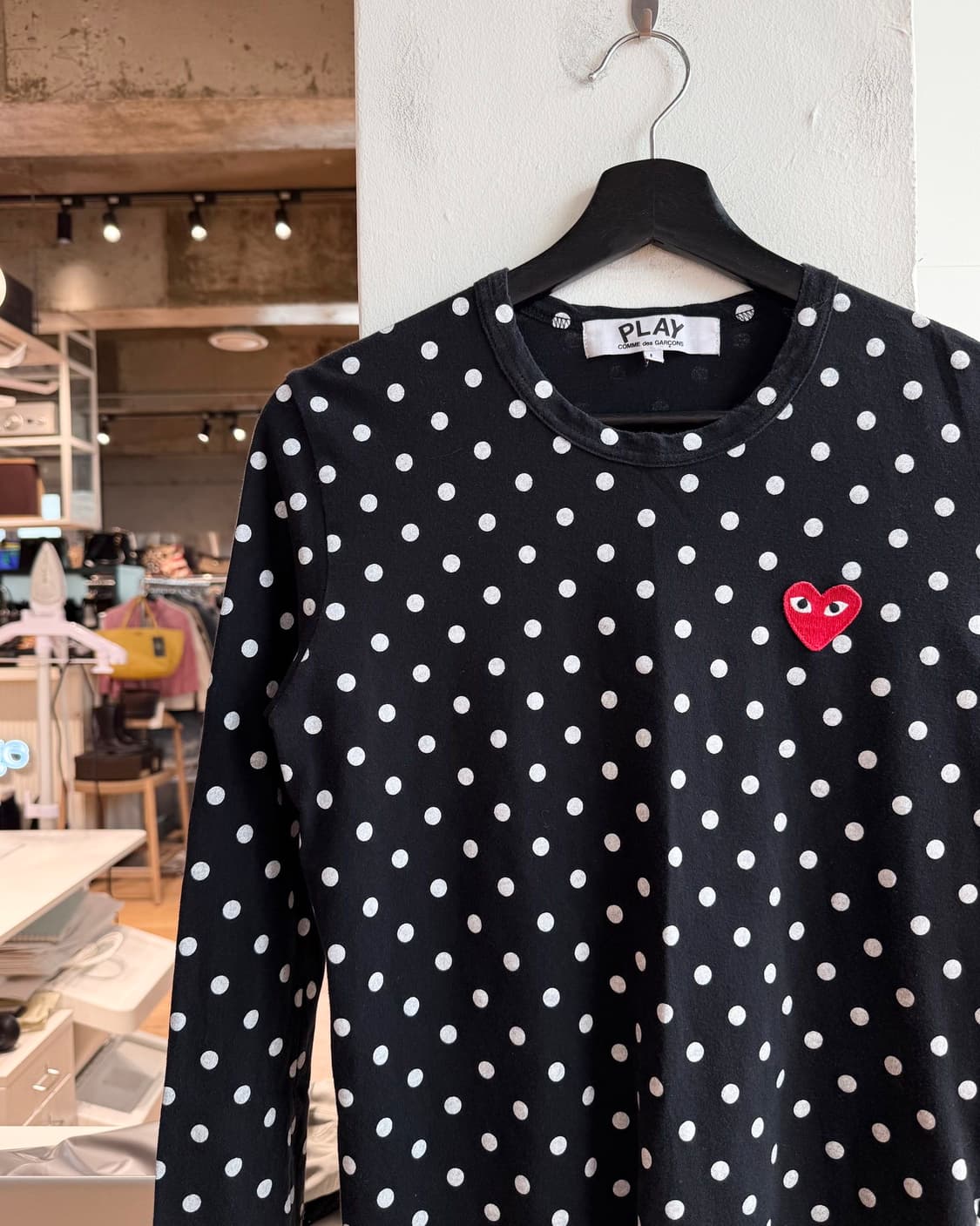 꼼데가르송 플레이 블랙 도트 레드하트 롱슬리브  상품이미지3