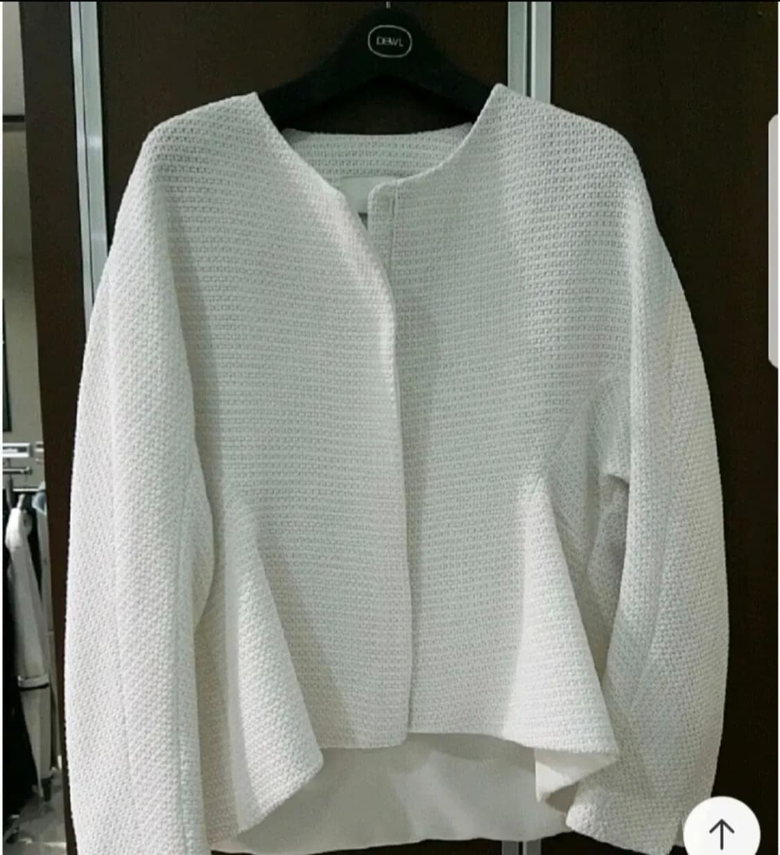 Dewl 듀엘 화이트 뒷보석 페블럼자켓 상품이미지3