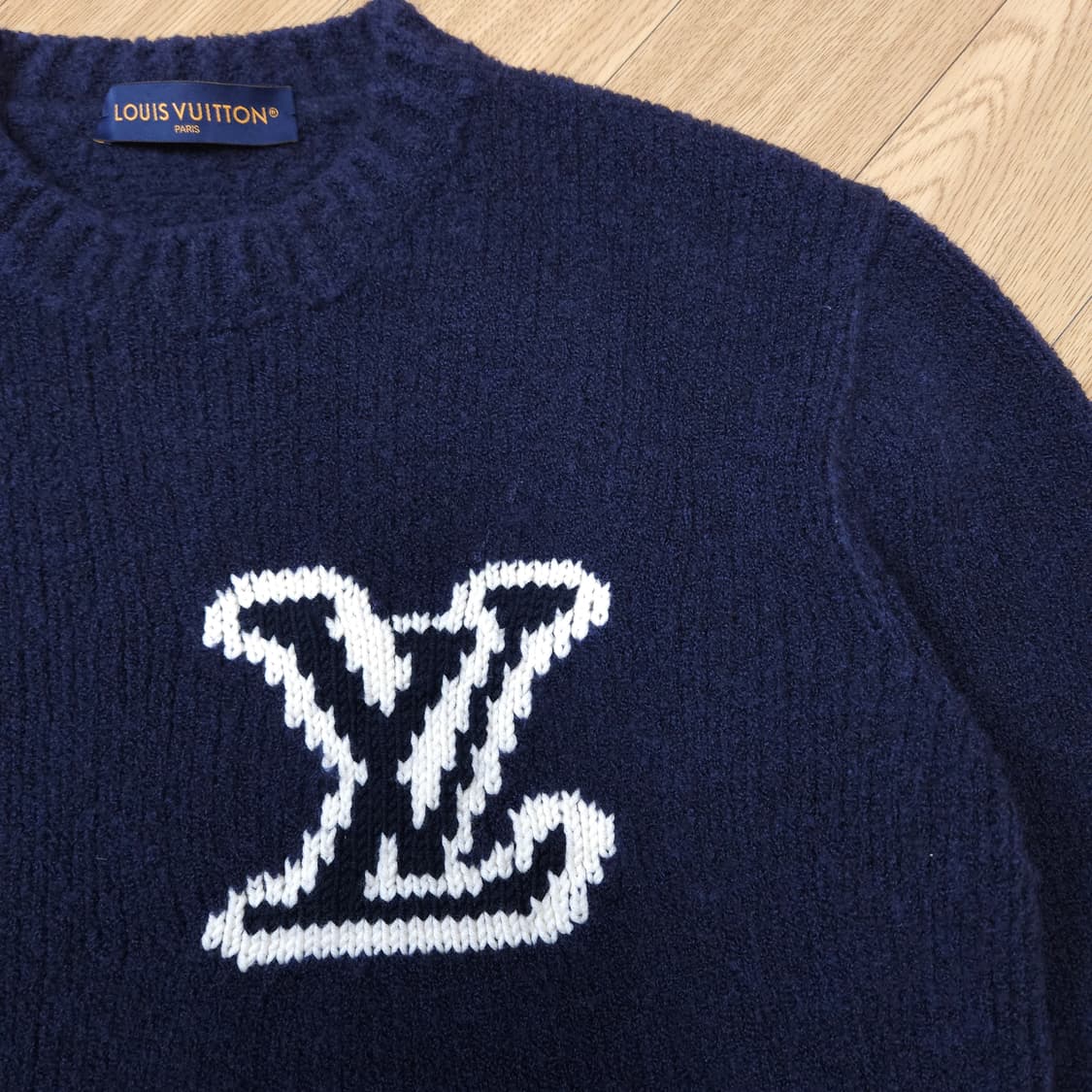 루이비통 인따르시아 크루넥 M 상품이미지3