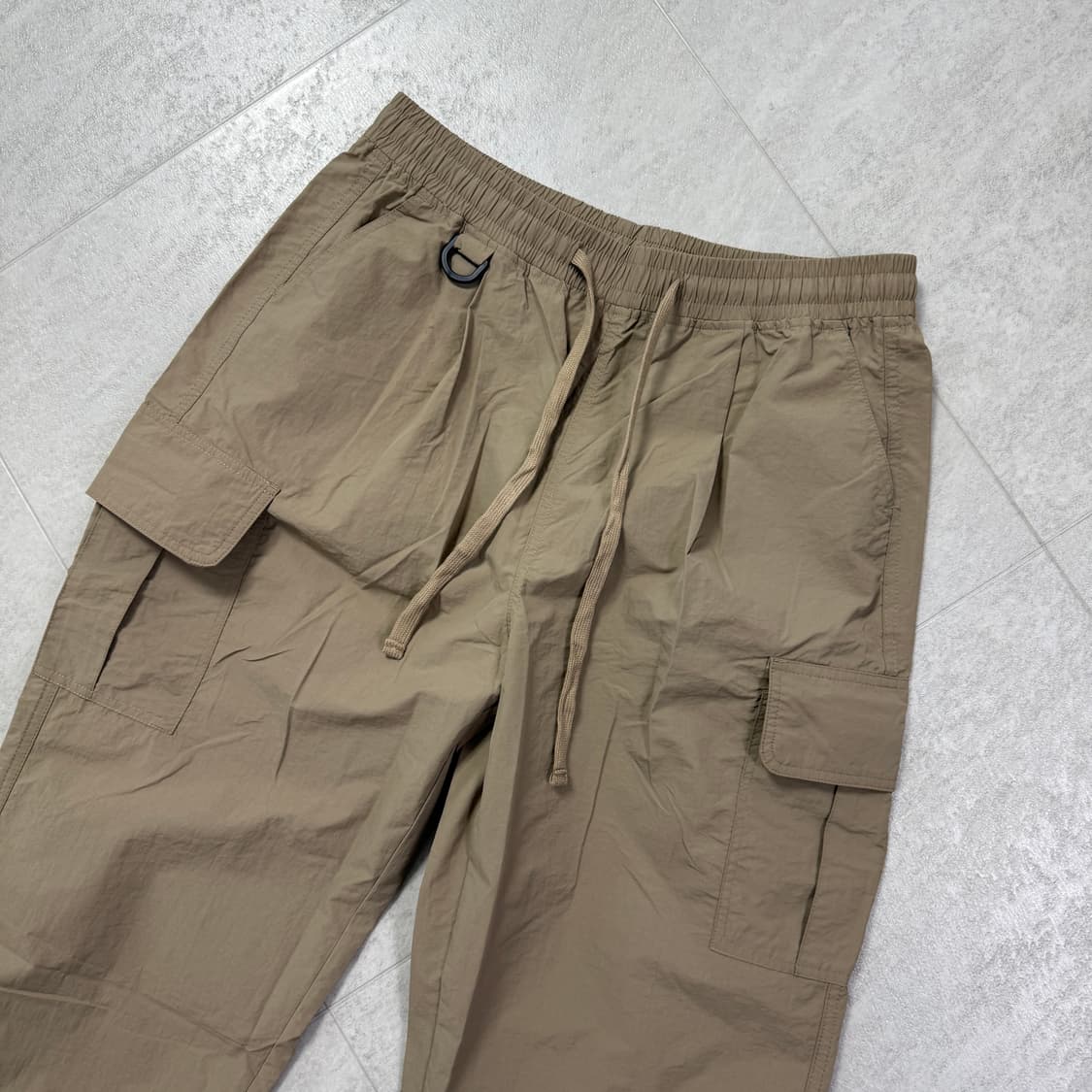 모더먼트 나일론 세미와이드 스트링 카고팬츠 베이지 XL 새제품 상품이미지3