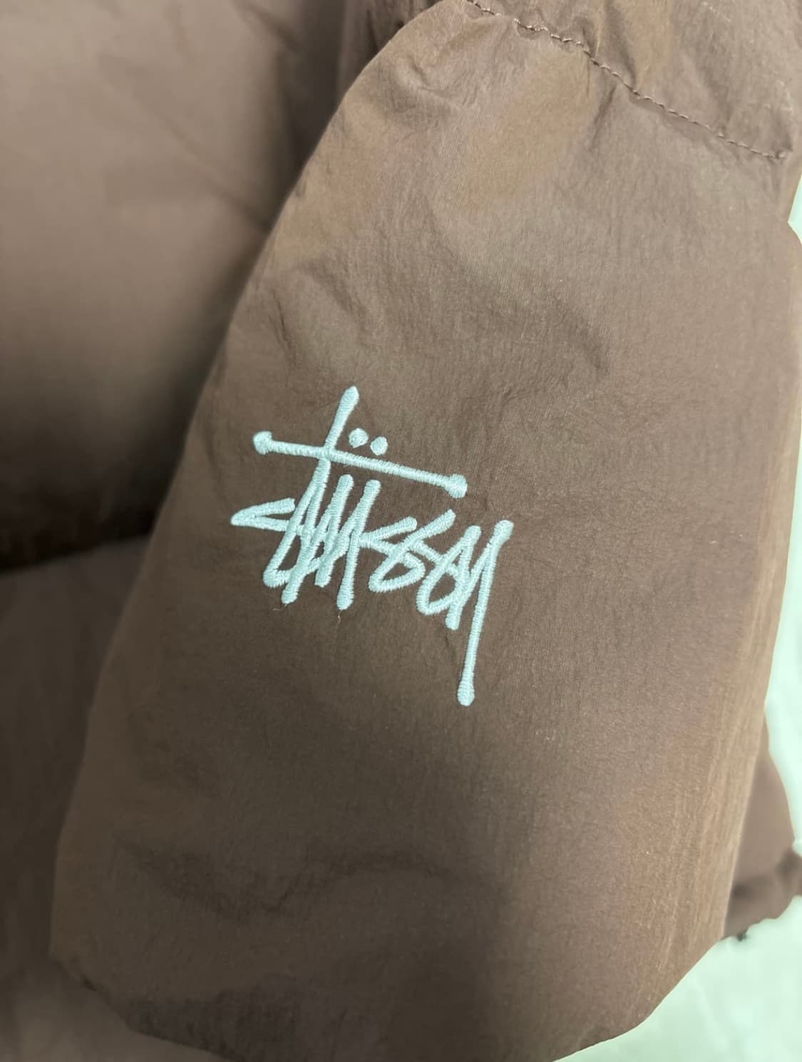 스투시 다운 퍼퍼 나일론 브라운 상품이미지3